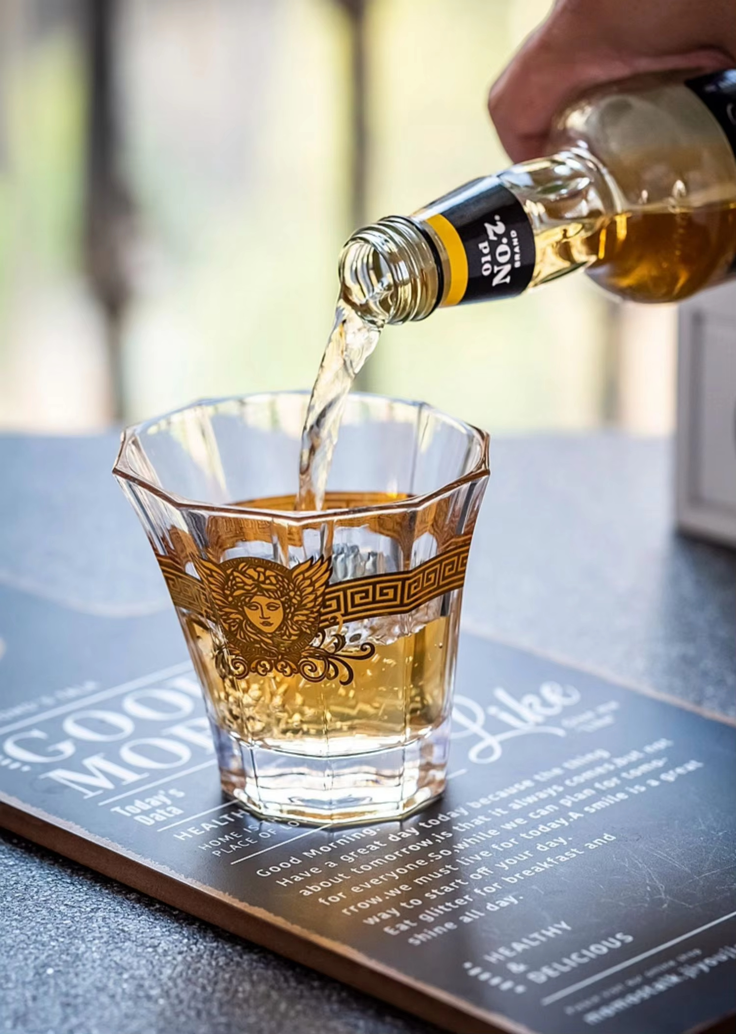 Medusa Gold Head Painted Whisk - Wine To Beer To Liquor incelemesi ve fiyatı