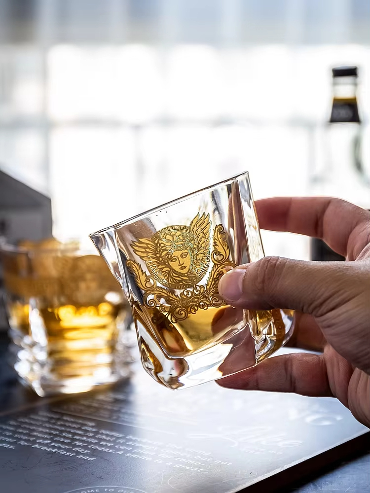 Medusa Gold Head Painted Whisk - Wine To Beer To Liquor incelemesi ve fiyatı